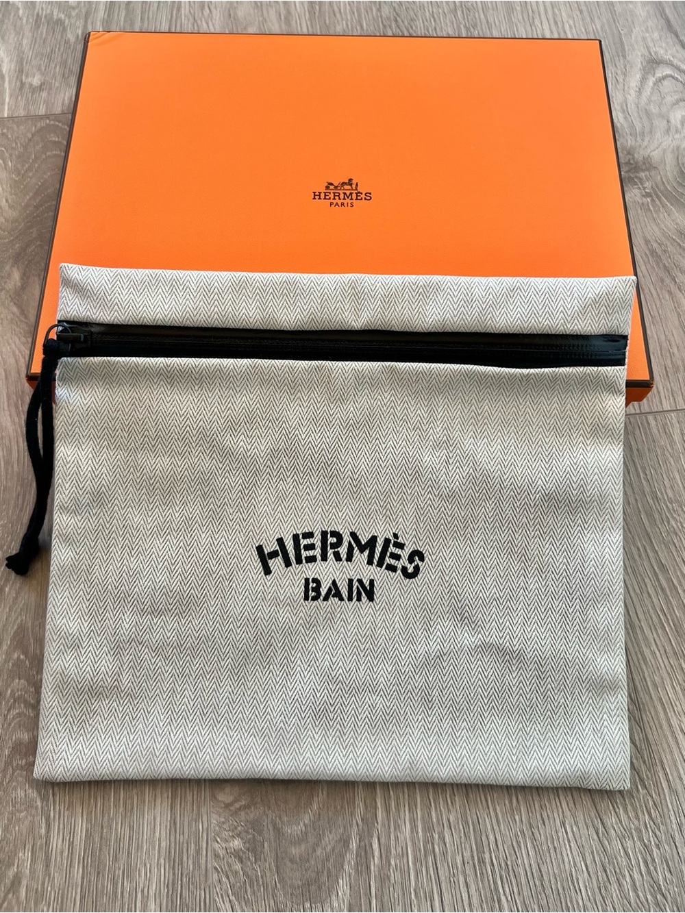 HERMES Toile Bain Yachting Case in beige canvas with a black top zipper